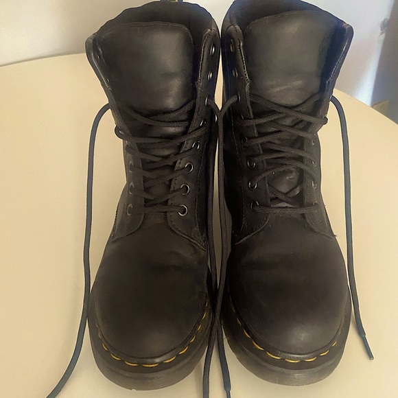 Women’s 1460 Doc Martens US 8/UK 6/ 39 EU - Picture 1 of 4